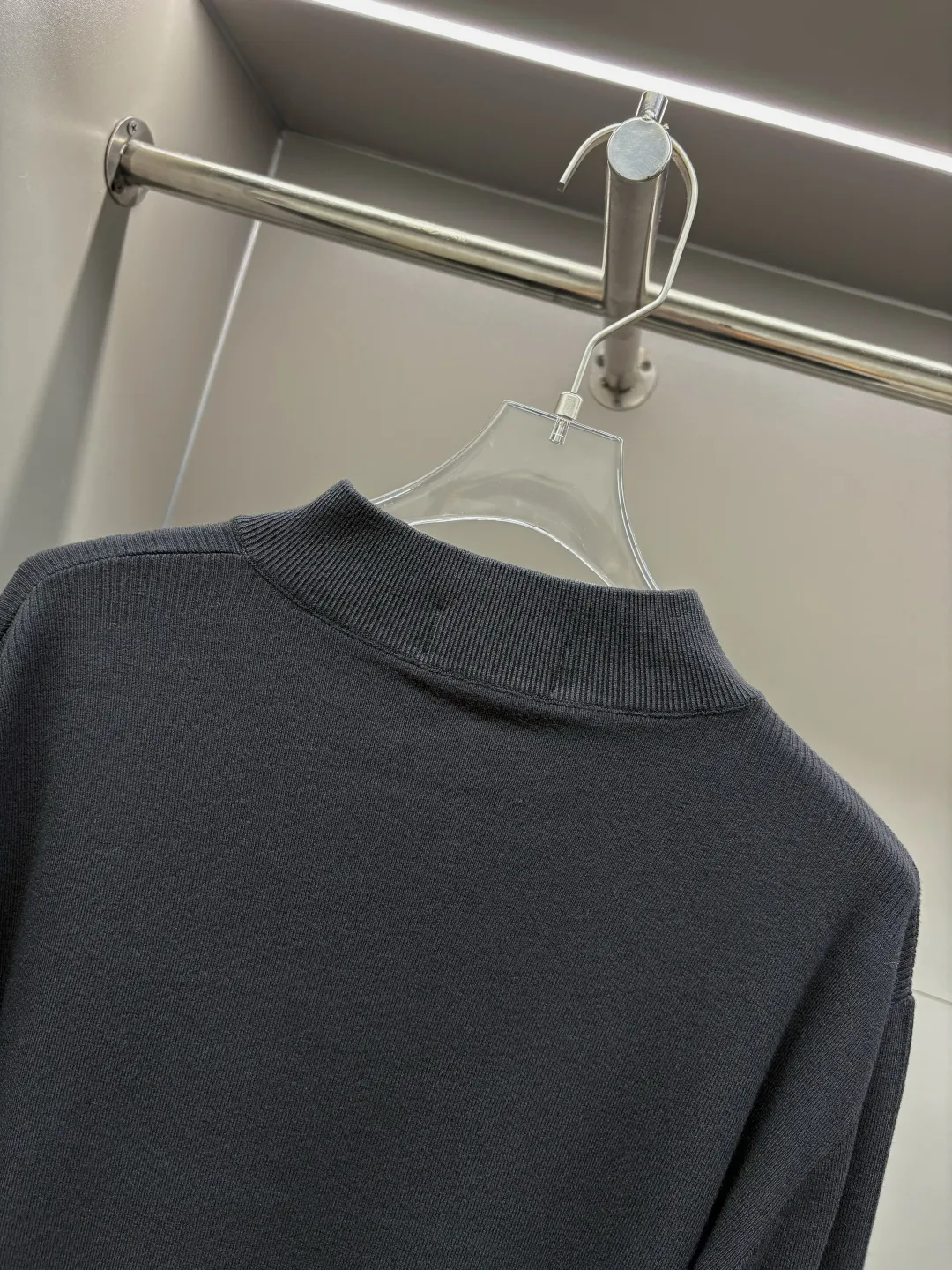 🅿️320 POLO Ralph Lauren new zipper sweater, original fabric, official same style, made of customized natural medium-thick imported wool yarn, very comfortable and smooth to the touch, very wide and stylish, produced by a first-line brand factory, woven by imported machines, very soft and skin-friendly to wear, and will not deform after long-term wear. The latest autumn and winter style, fashionable and individual, super versatile and good-looking, very suitable for both men and women, a must-have color for everyone. Color: black, gray, caramel color Size: L-4XL